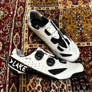Lightly used Lake Cycling CX238 road cycling shoes. Size 43.5 white/black